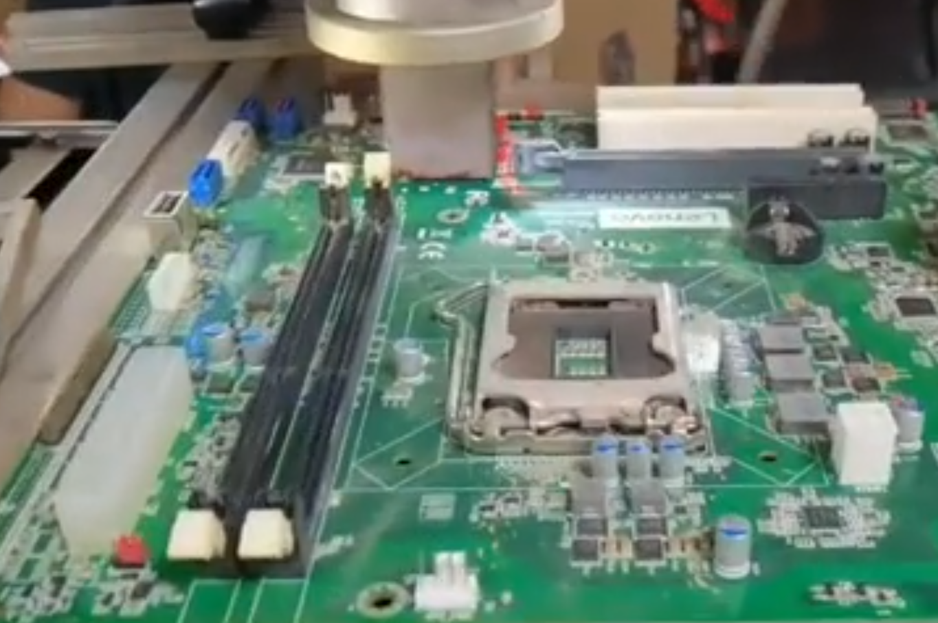 聯(lián)想小新筆記本開機(jī)不顯示維修案例 聯(lián)想小新維修服務(wù)中心 技術(shù)資訊 第1張-成都十五維修